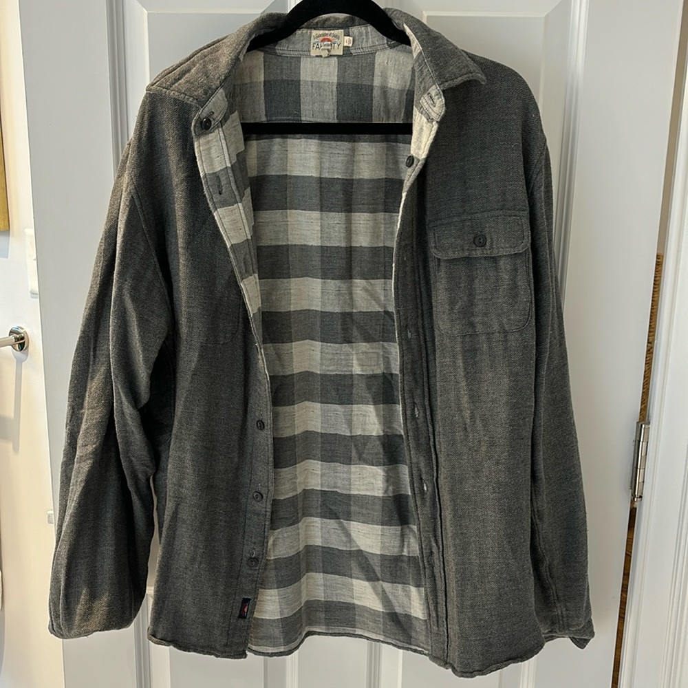 Faherty mens size large reversible button down